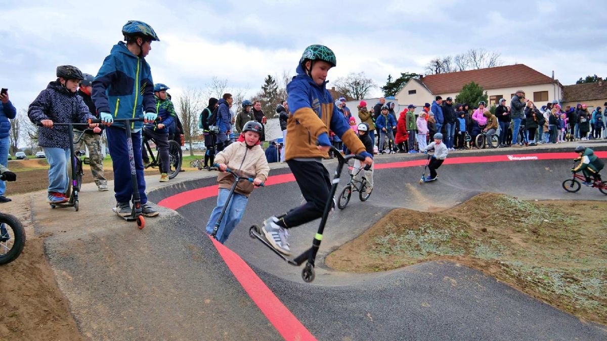 V Ivančicích otevřeli nový moderní sportovní areál hlavně pro náctileté